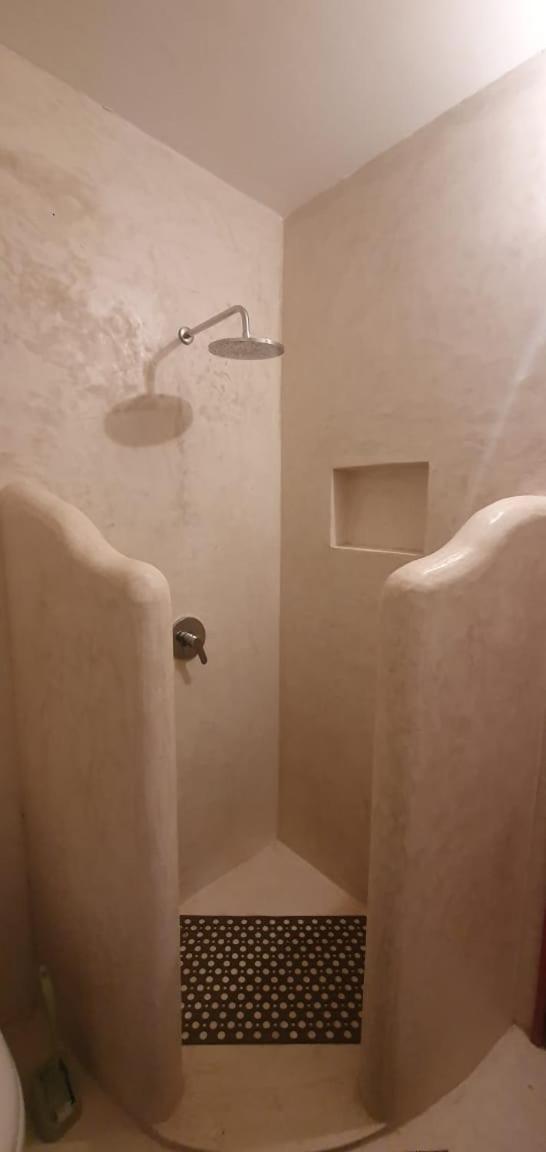 Kaleb'S Beachfront Serviced Studio Apartments Malindi Eksteriør billede