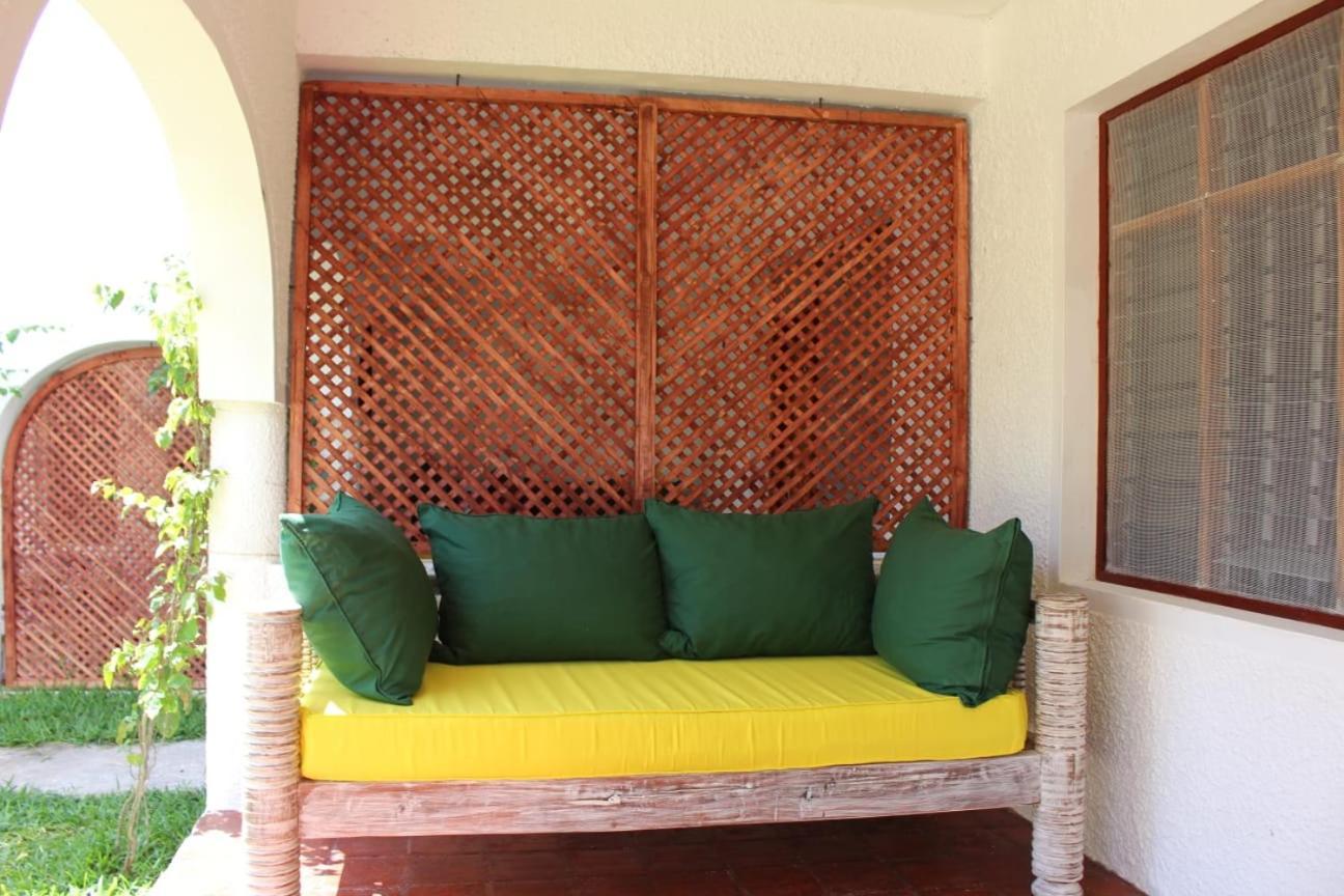 Kaleb'S Beachfront Serviced Studio Apartments Malindi Eksteriør billede